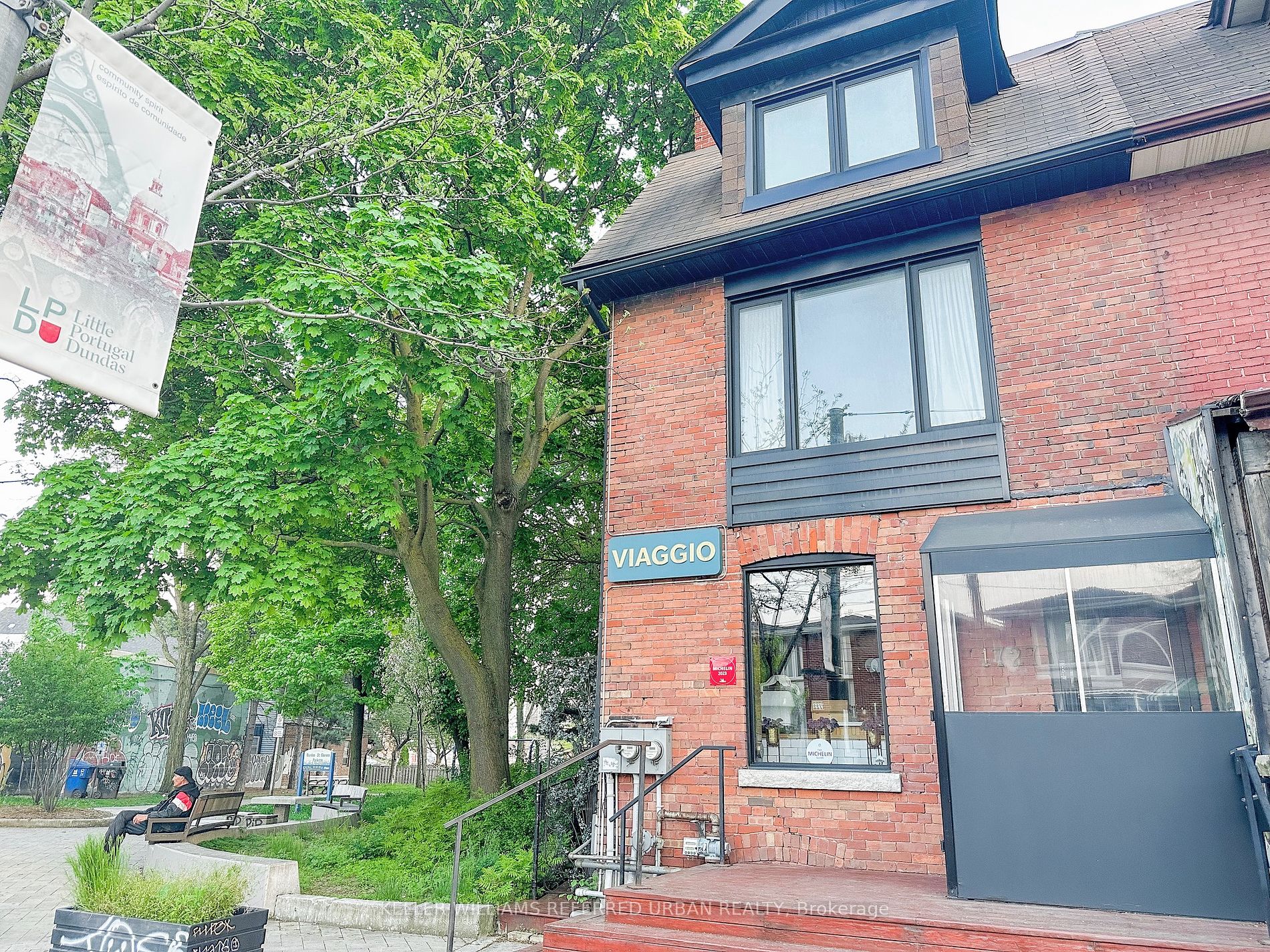 Att/Row/Twnhouse house for sale at 1727 Dundas St W Toronto Ontario