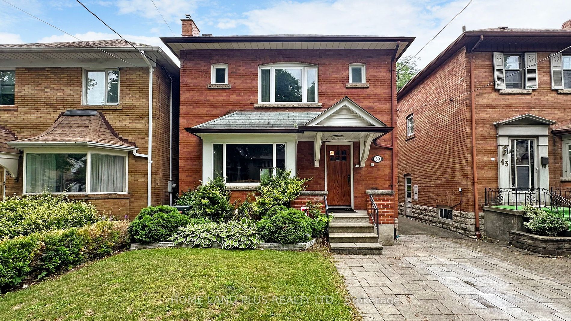Detached house for sale at 39 Old Orchard Grve Toronto Ontario