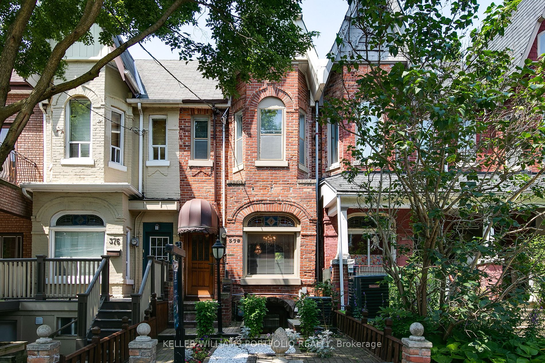 Att/Row/Twnhouse house for sale at 378 Shaw St Toronto Ontario