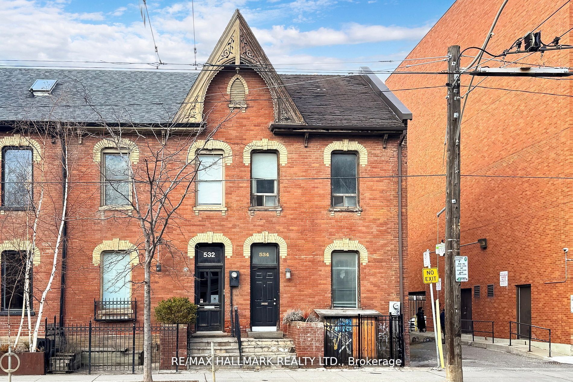 Att/Row/Twnhouse house for sale at 534 Queen St E Toronto Ontario