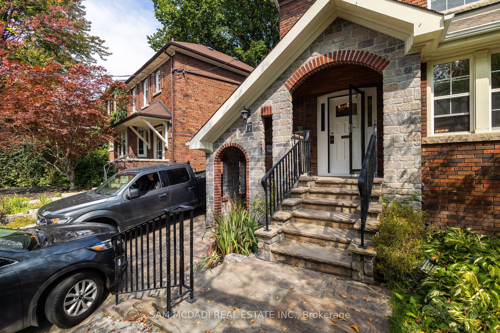 Detached house for sale at 17 Duncannon Dr Toronto Ontario