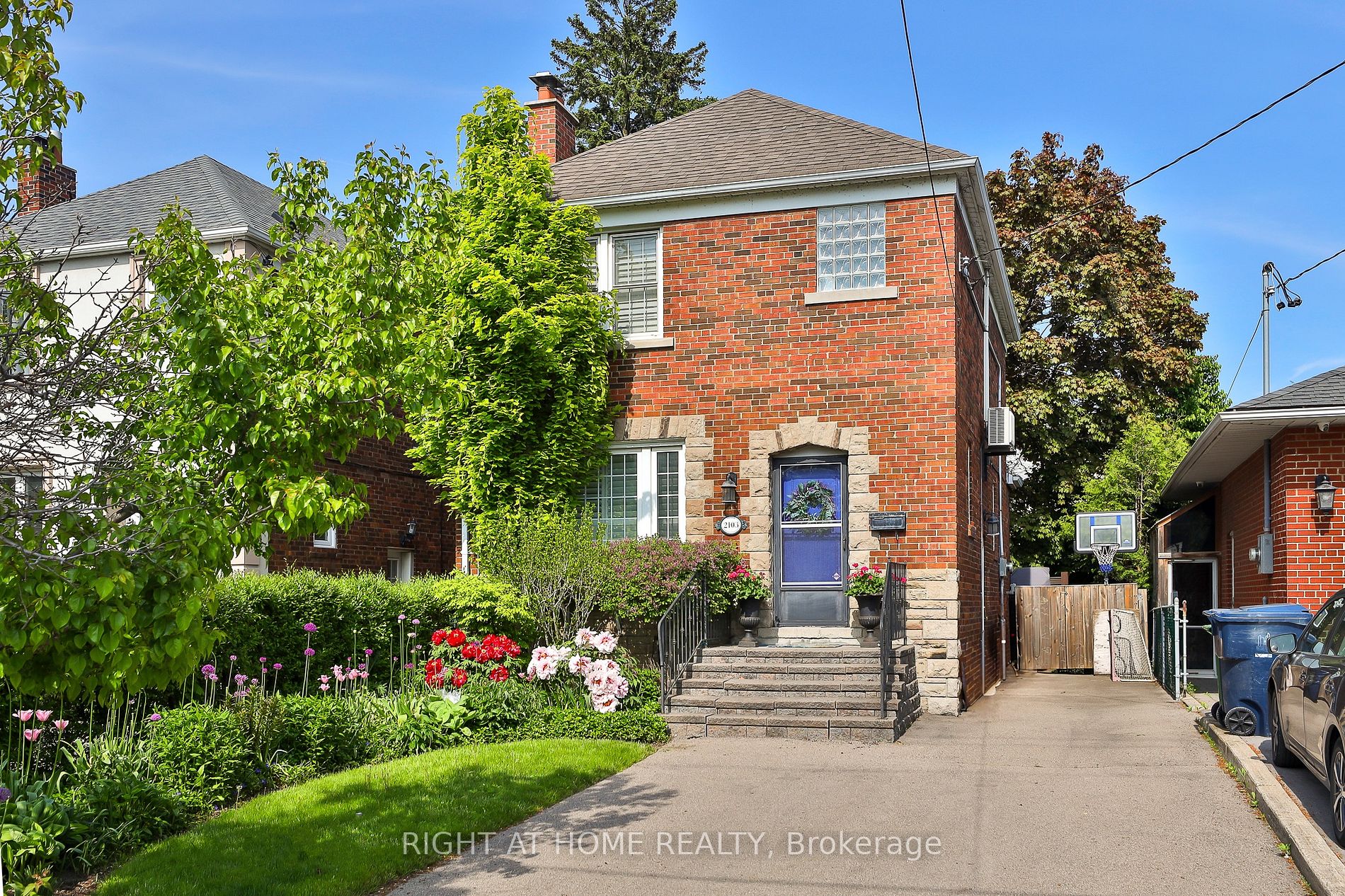 Detached house for sale at 2103 Avenue Rd Toronto Ontario