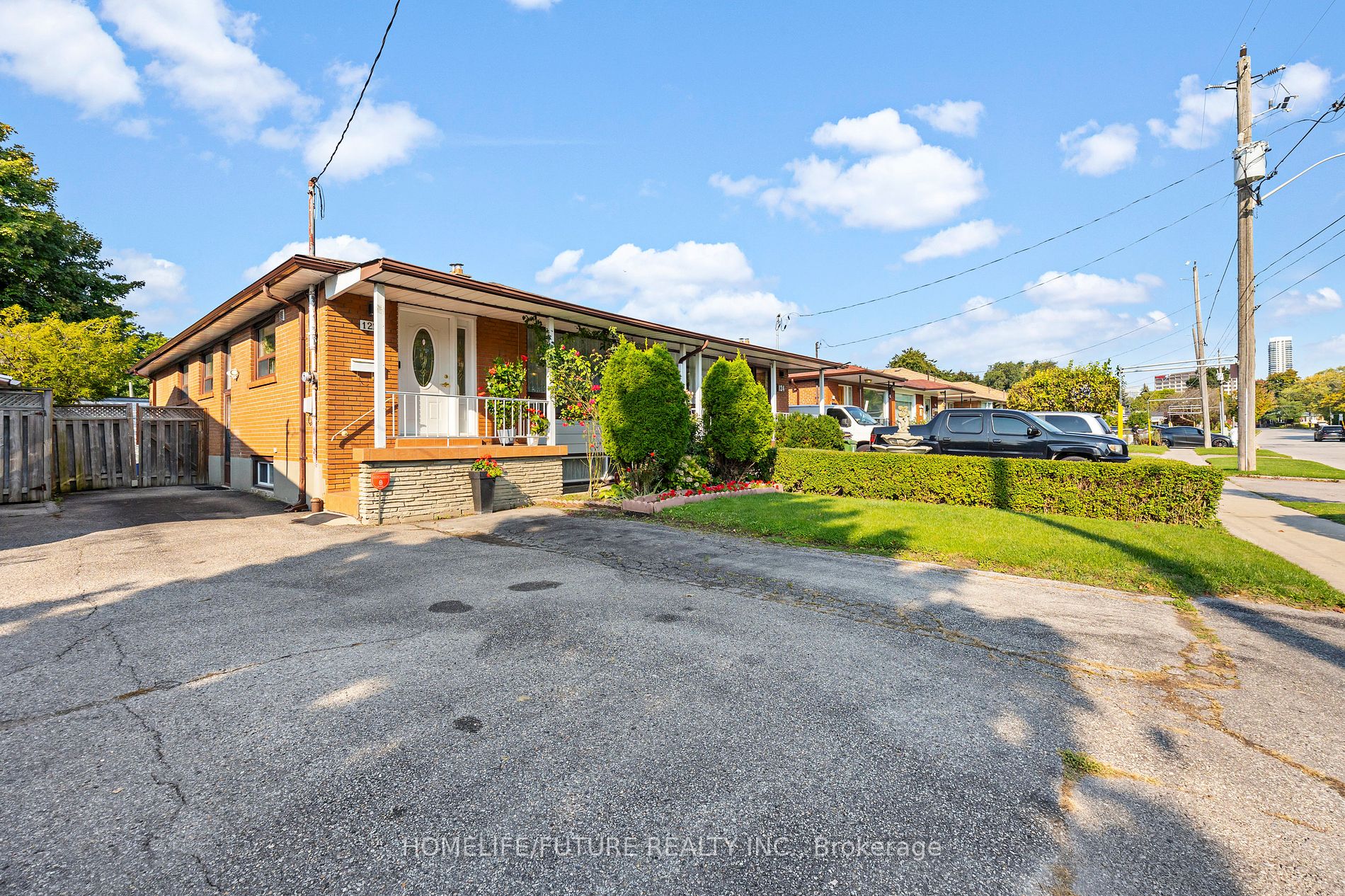 Semi-Detached house for sale at 122 Fenside Dr Toronto Ontario