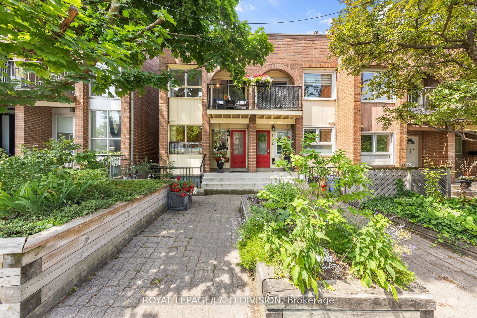 Att/Row/Twnhouse house for sale at 134 Dupont St Toronto Ontario