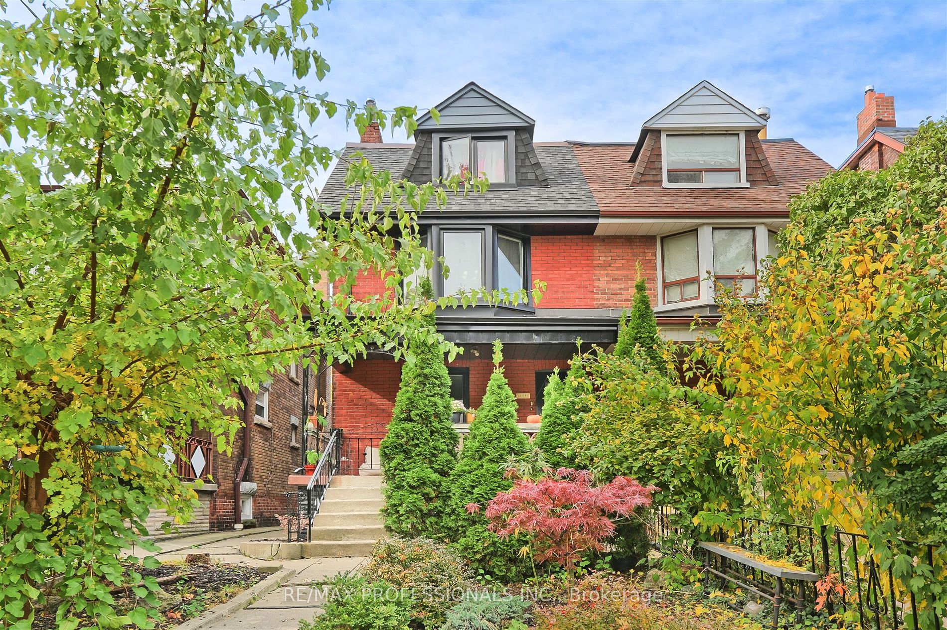 Semi-Detached house for sale at 166 Grace St Toronto Ontario