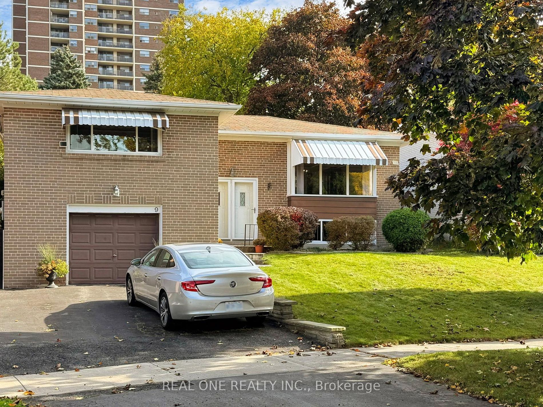 Detached house for sale at 9 Lescon Rd Toronto Ontario