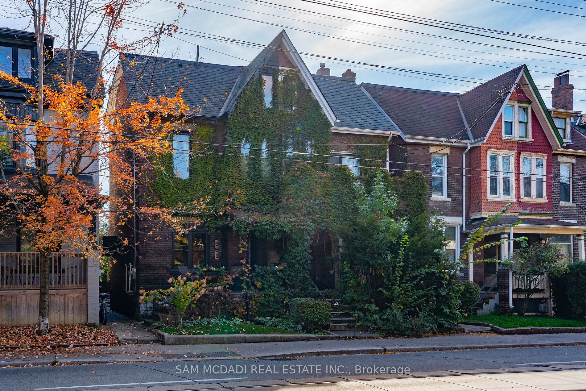 Semi-Detached house for sale at 951 Dundas St W Toronto Ontario