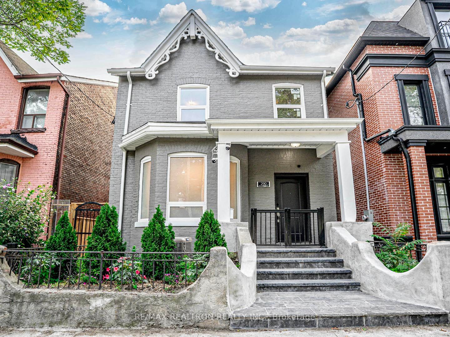 Detached house for sale at 290 Bathurst St Toronto Ontario