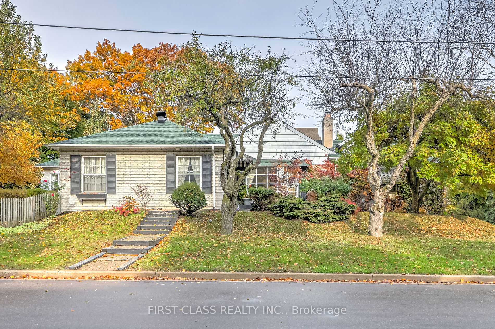 Detached house for sale at 26 York Rd Toronto Ontario