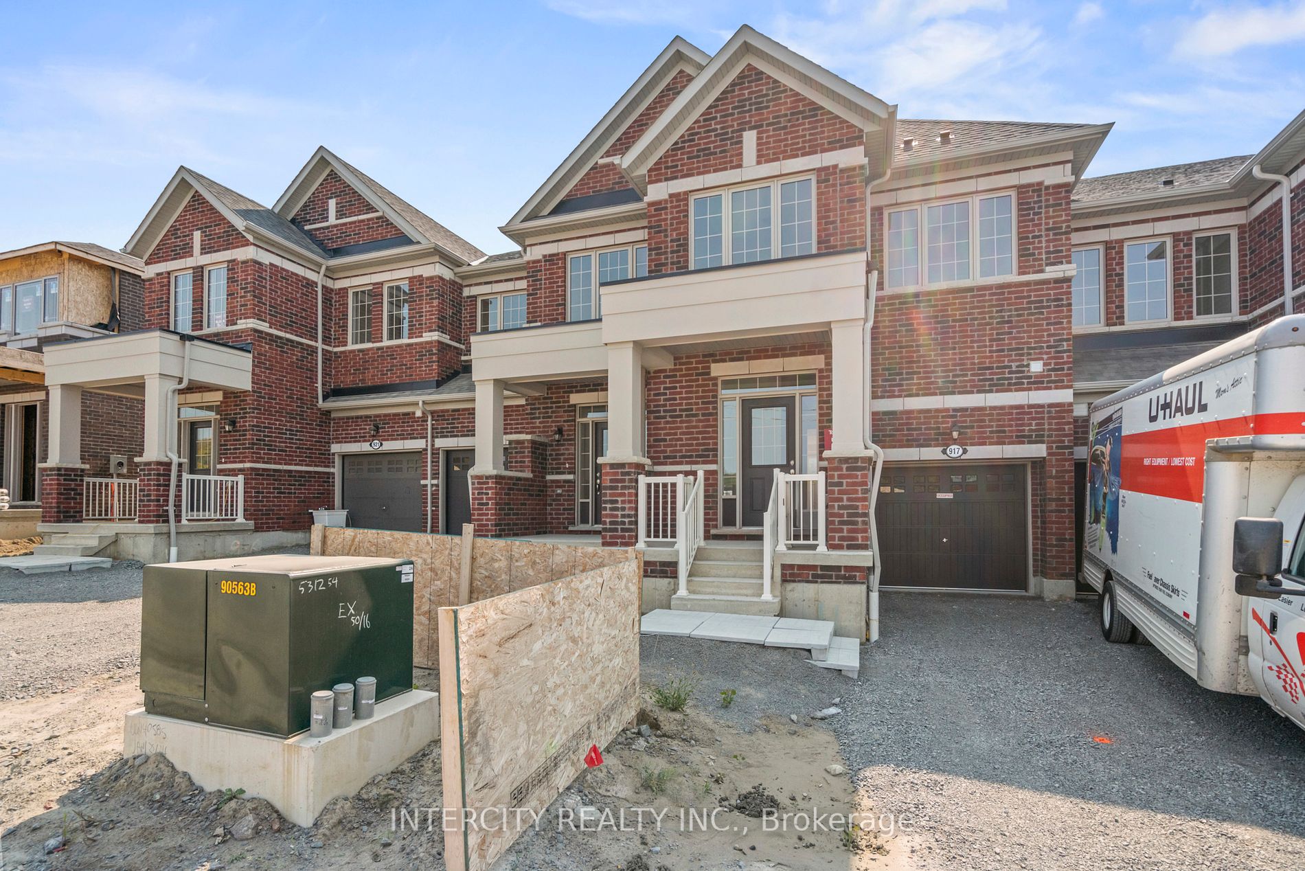 Att/Row/Twnhouse house for sale at 917 Elizabeth Mackenzie Dr Pickering Ontario