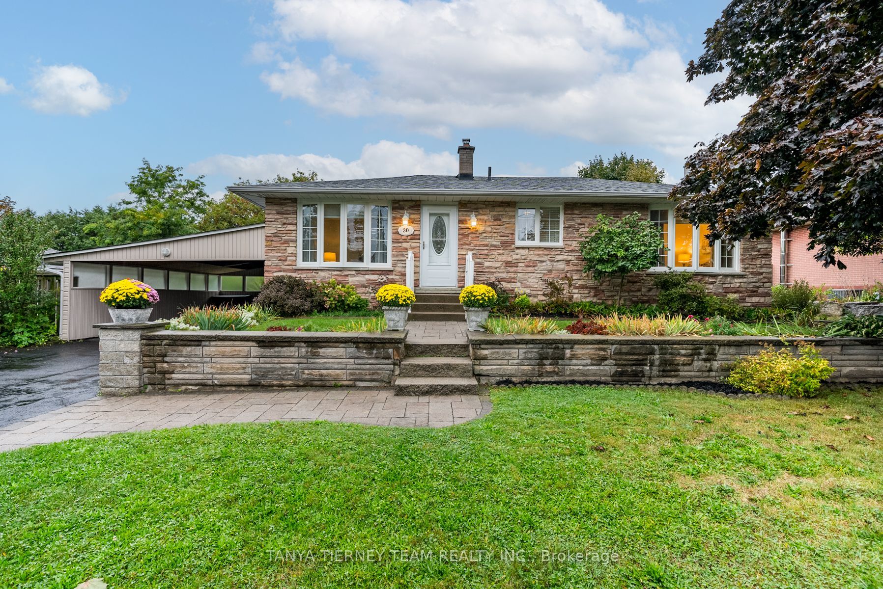 Detached house for sale at 30 Ferguson Ave Whitby Ontario