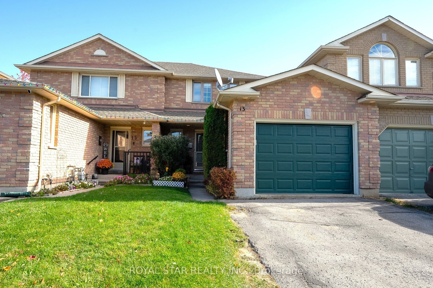 Att/Row/Twnhouse house for sale at 13 Short Cres Clarington Ontario