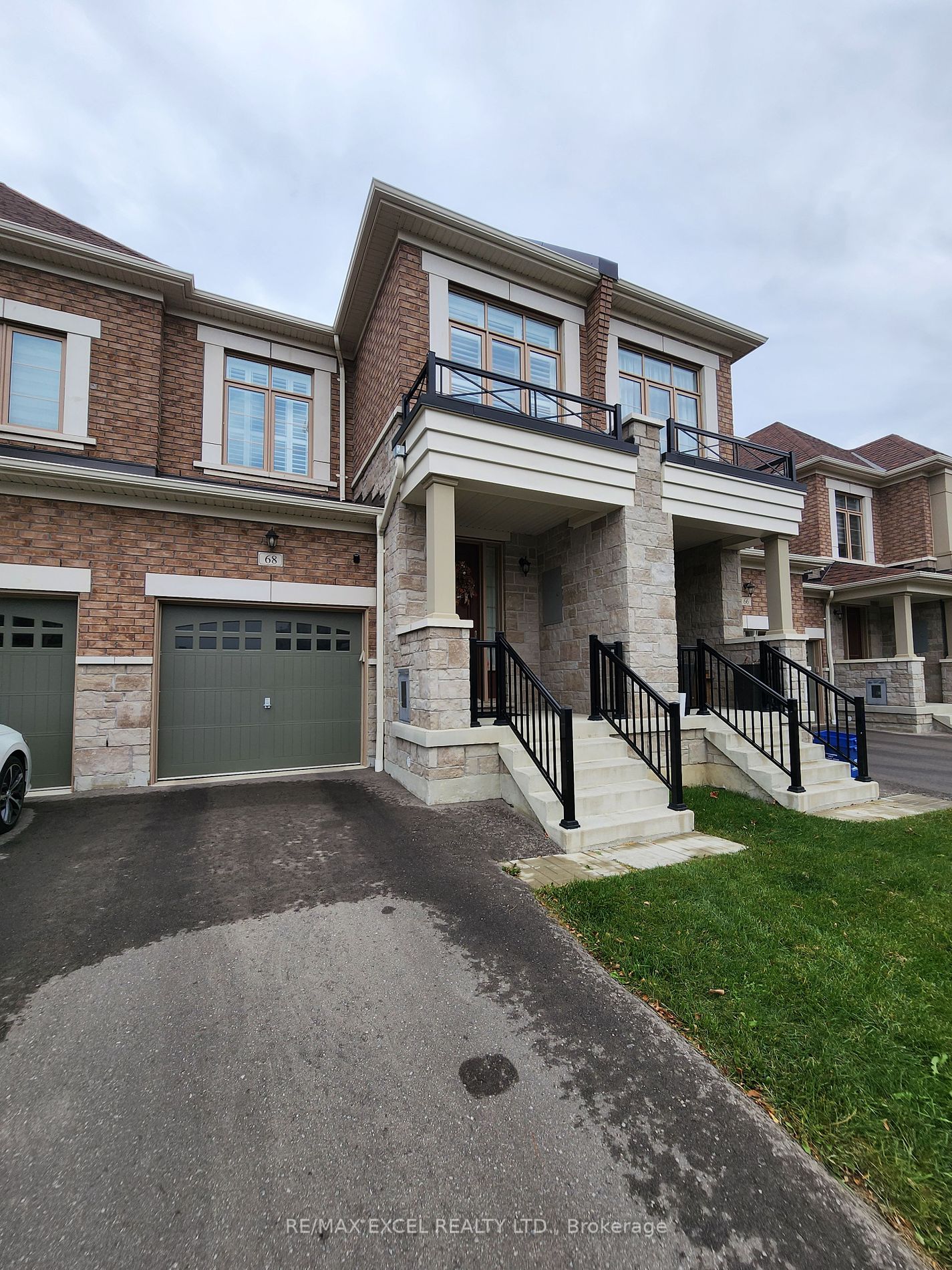 Att/Row/Twnhouse house for sale at 68 Coho Dr Whitby Ontario