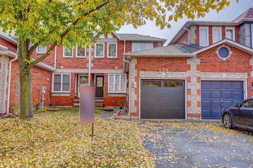 Att/Row/Twnhouse house for sale at 679 Graceland Crt S Pickering Ontario