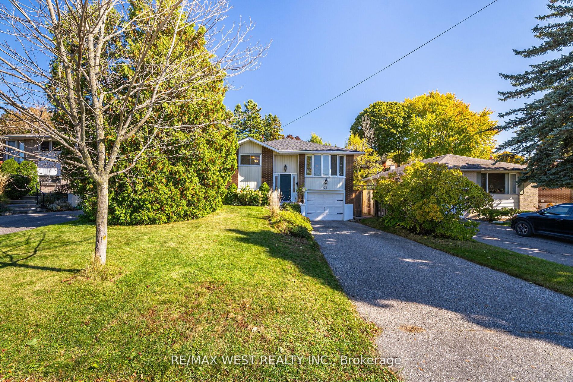 Detached house for sale at 69 Keewatin St S Oshawa Ontario