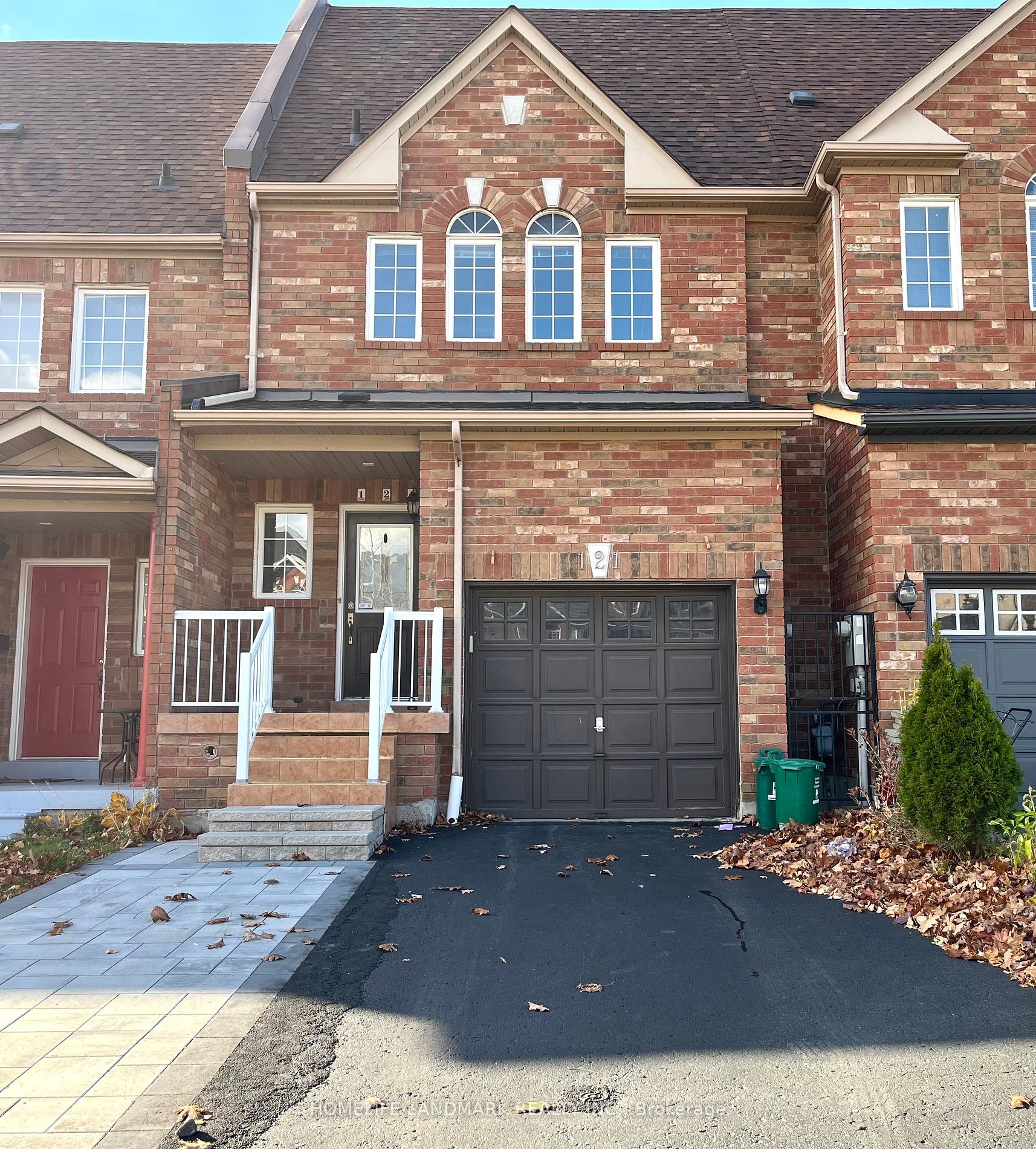 Att/Row/Twnhouse house for sale at 121 Dooley Cres Ajax Ontario