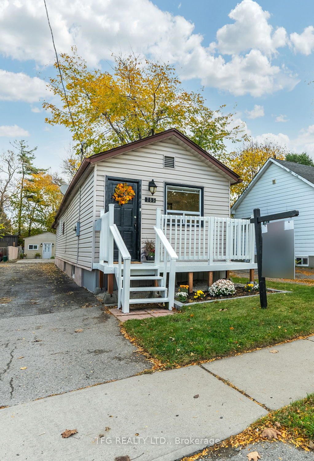 Detached house for sale at 755 Gifford St Oshawa Ontario