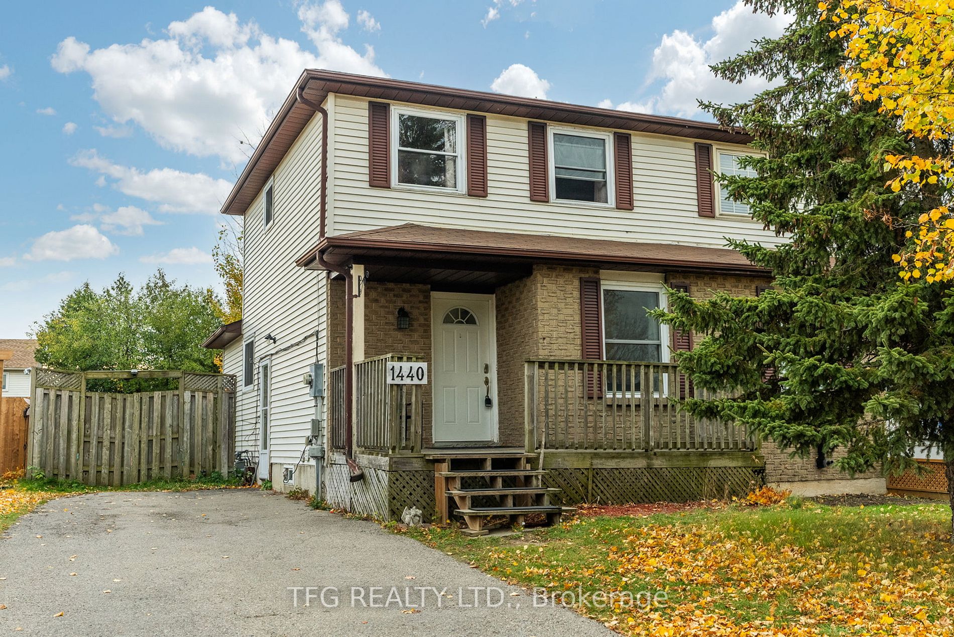 Semi-Detached house for sale at 1440 Fleming Crt Oshawa Ontario