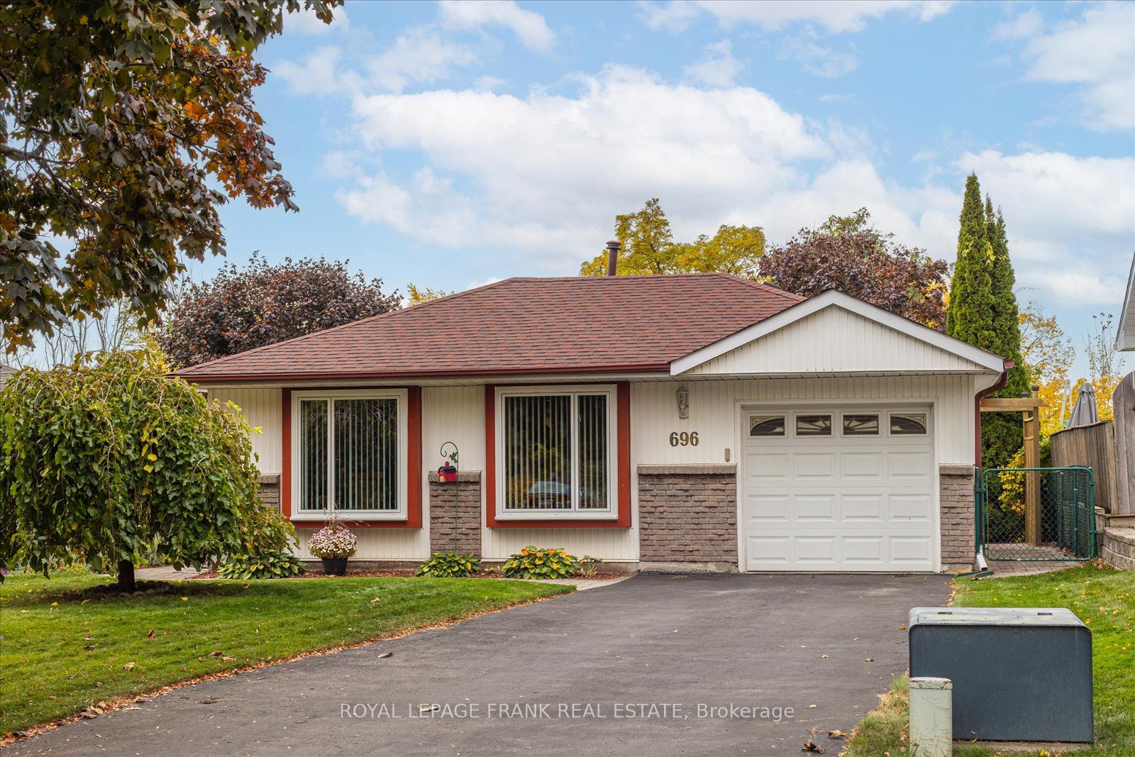 Detached house for sale at 696 Down Cres Oshawa Ontario