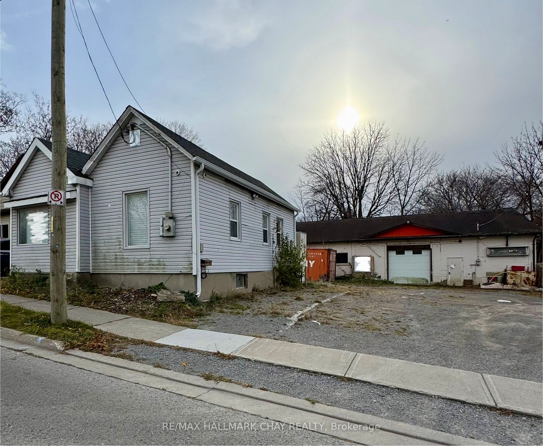 Detached house for sale at 33 Hall St Oshawa Ontario