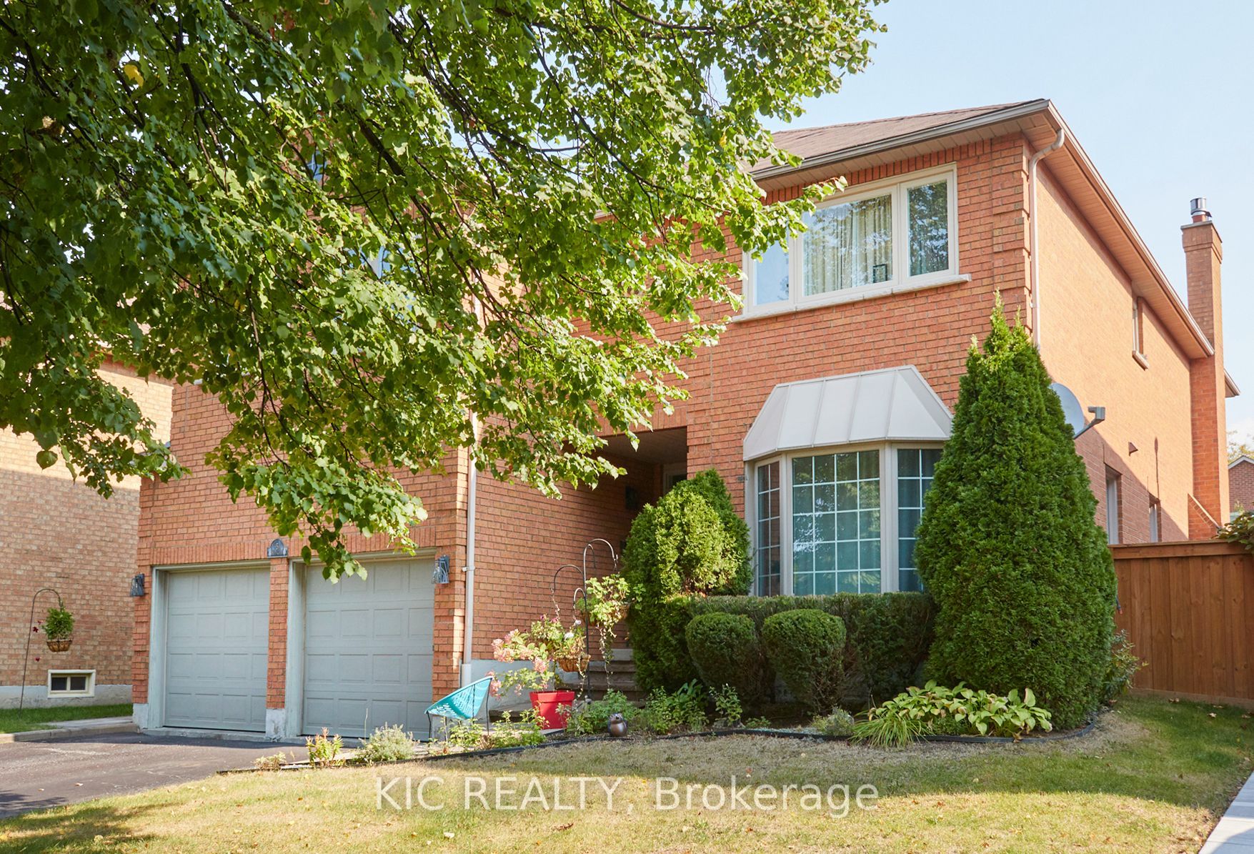 Detached house for sale at 5 HOYT Crt Whitby Ontario