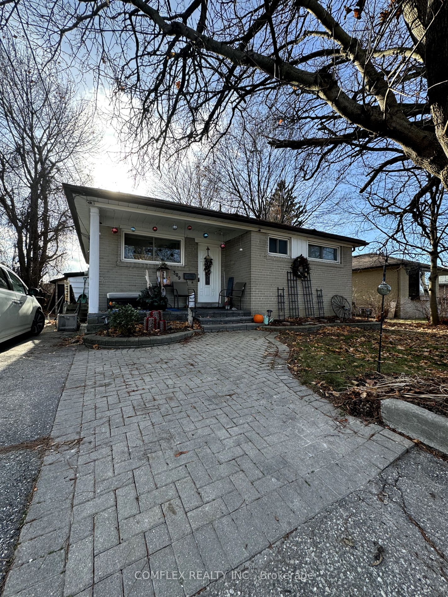 Detached house for sale at 309 Rossland Rd W Whitby Ontario