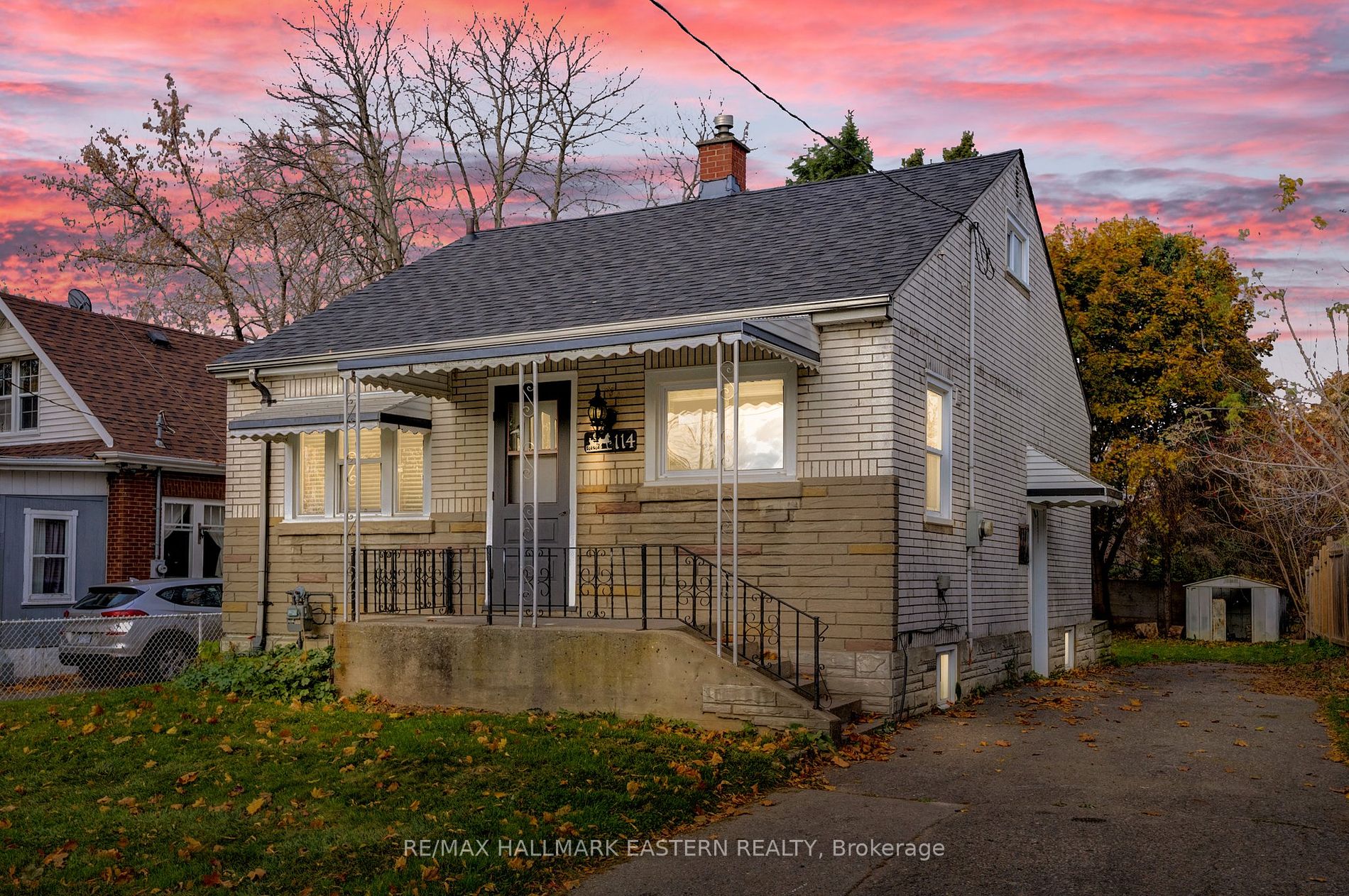 Detached house for sale at 114 Thomas St Oshawa Ontario