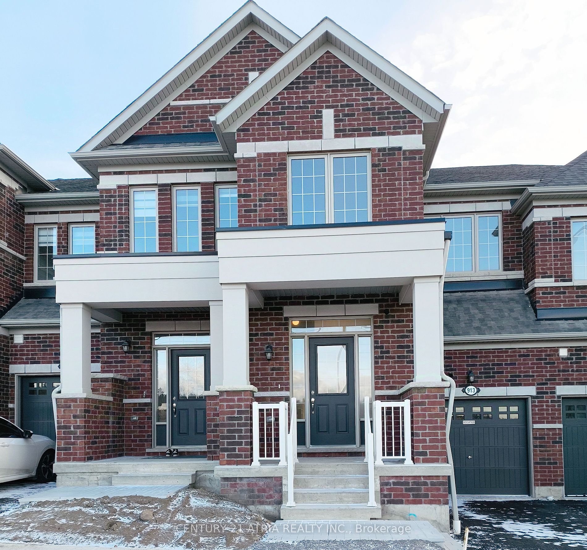 Att/Row/Twnhouse house for sale at 913 Elizabeth Mackenzie Dr Pickering Ontario