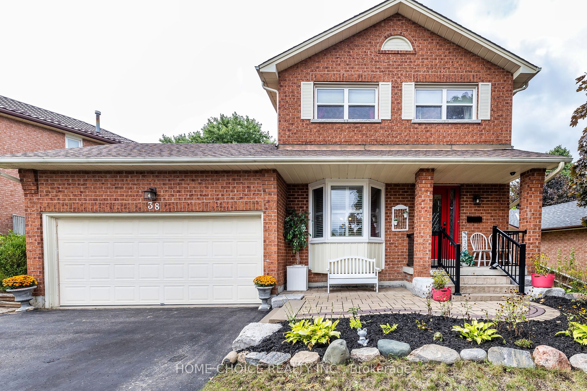 Detached house for sale at 38 Canadian Oaks Dr Whitby Ontario