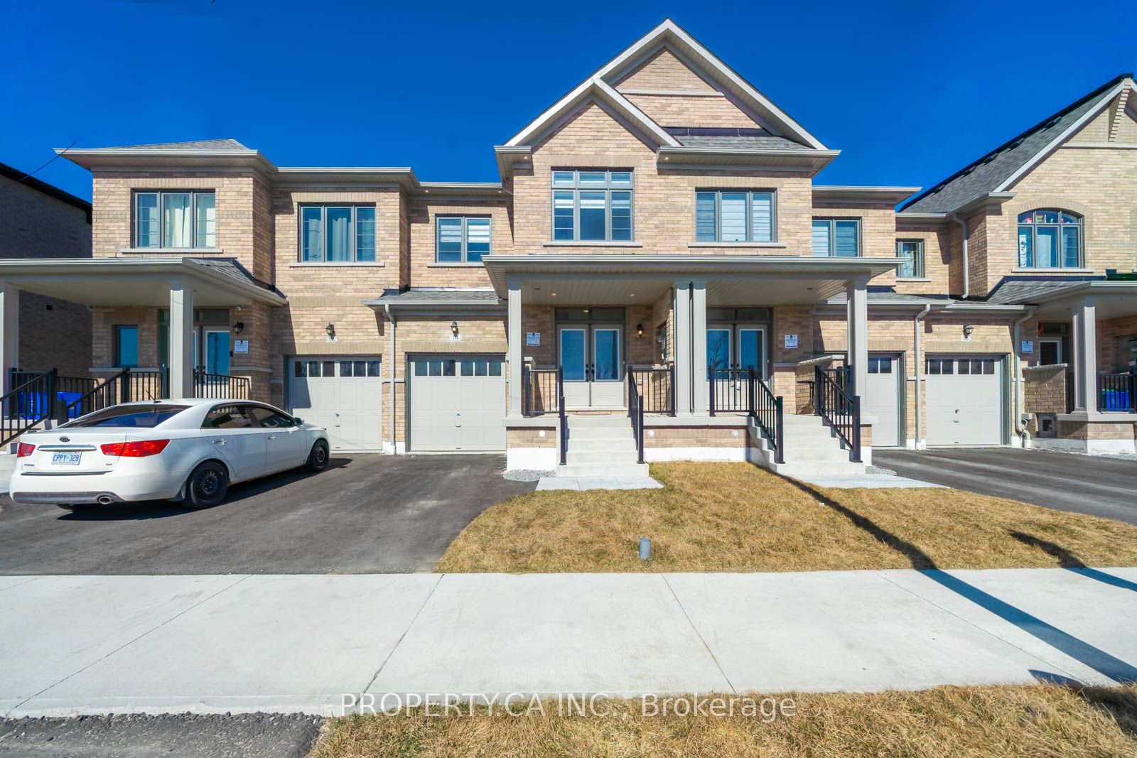 Att/Row/Twnhouse house for sale at 14 Littlewood Dr Whitby Ontario