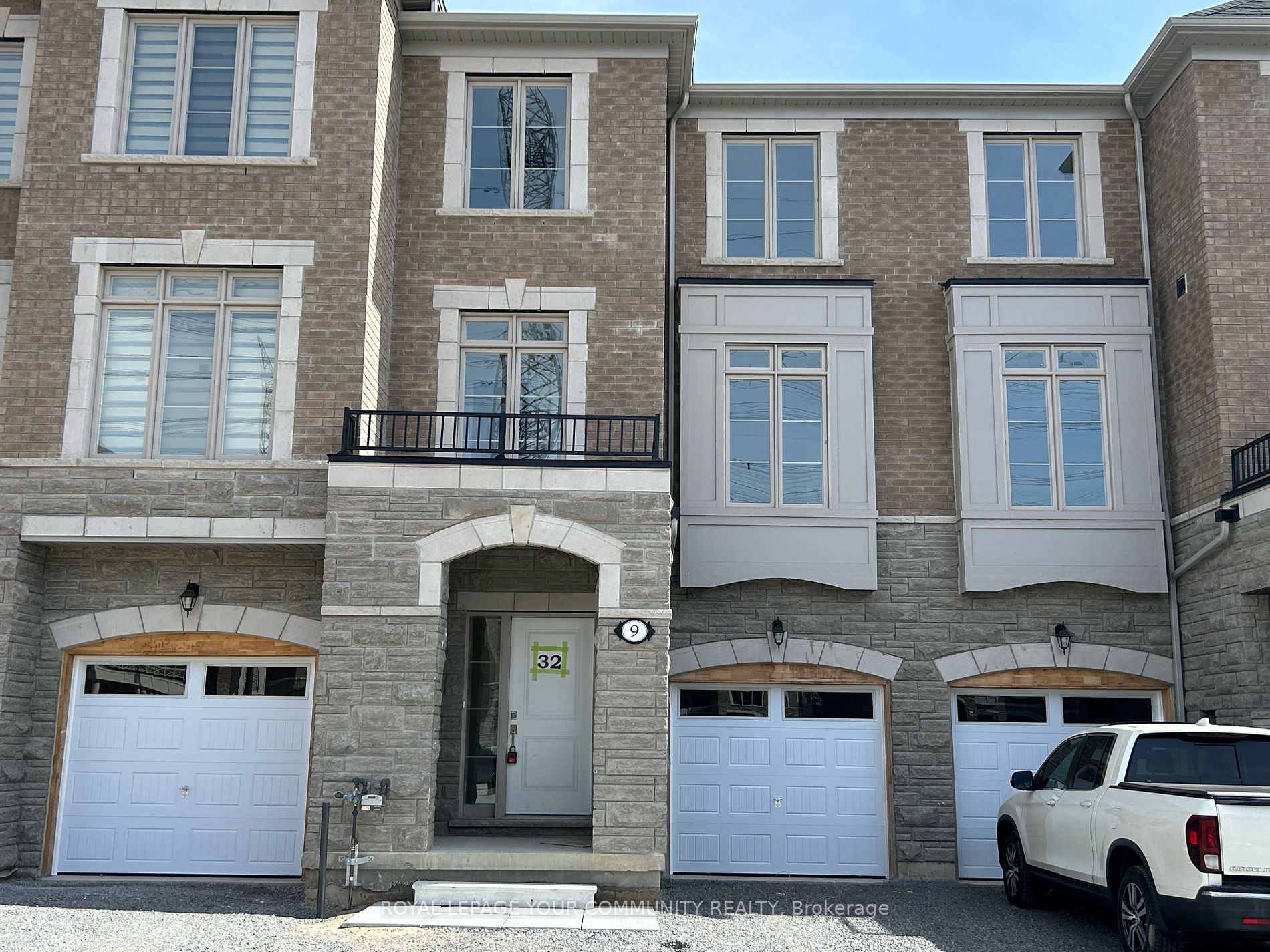 Att/Row/Twnhouse house for sale at 9 Coote Crt Ajax Ontario