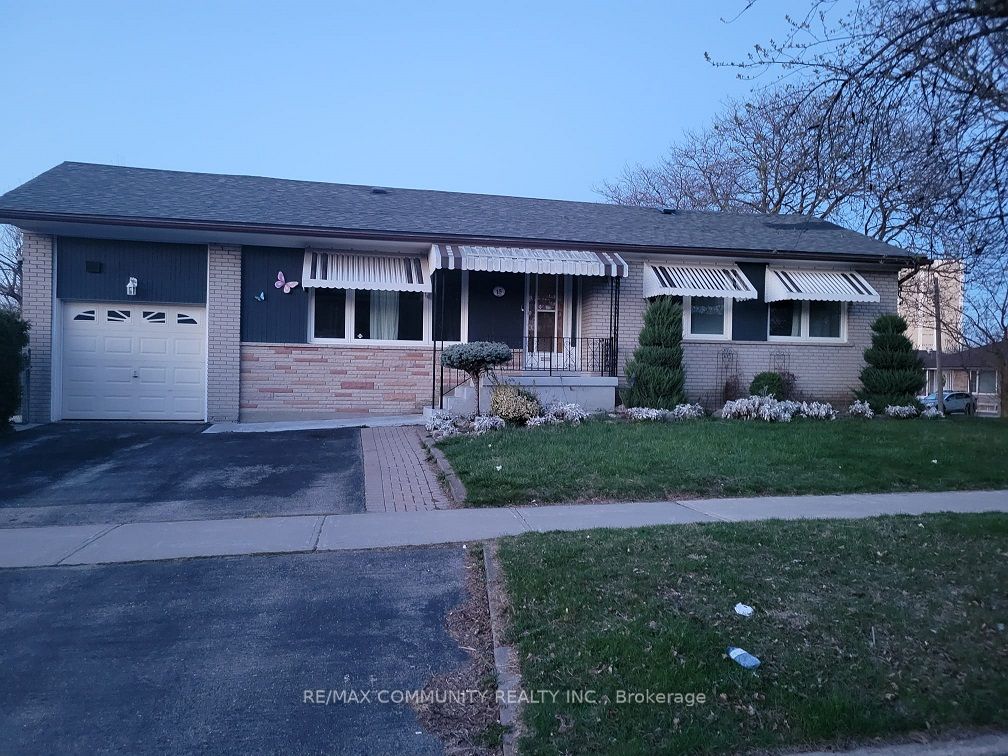 Detached house for sale at 15 Sedgemount Dr Toronto Ontario