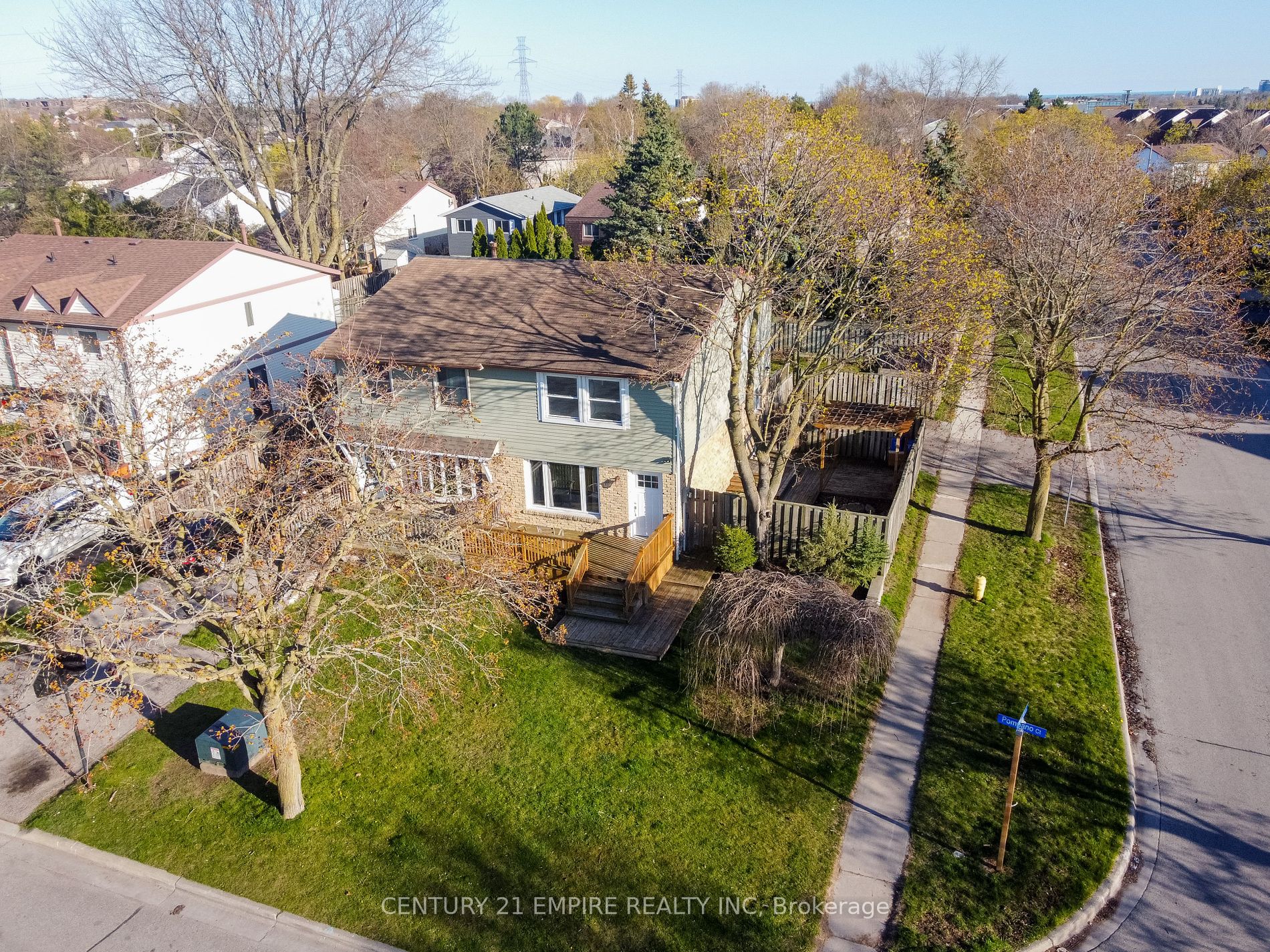 Semi-Detached house for sale at 339 Pompano Crt Oshawa Ontario