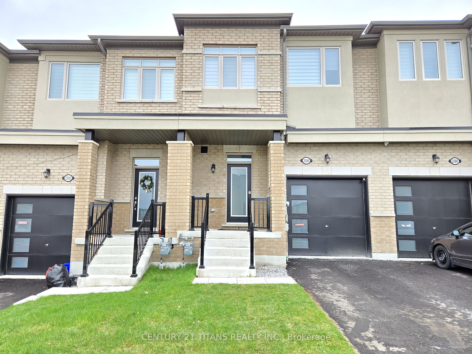 Att/Row/Twnhouse house for sale at 2584 Winter Words Dr Oshawa Ontario