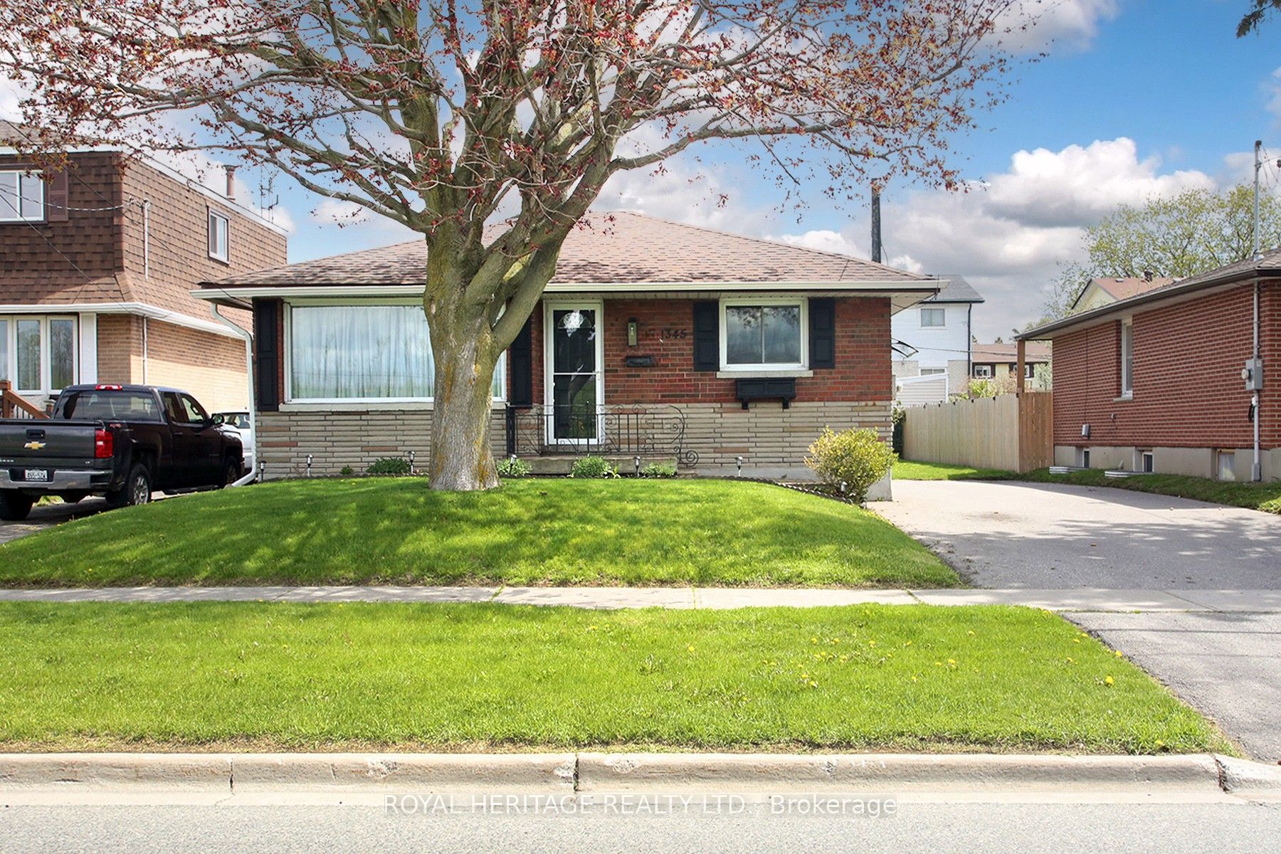 Detached house for sale at 1345 Park Rd S Oshawa Ontario