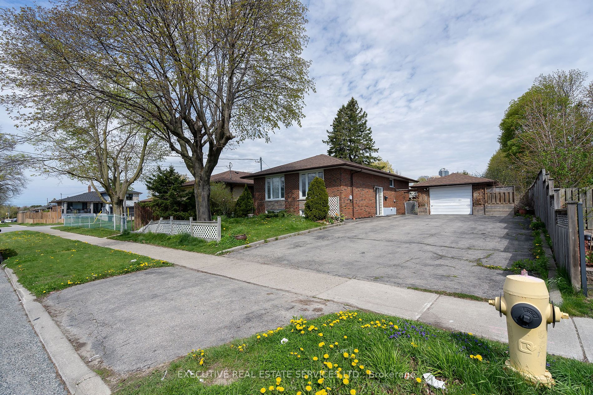Detached house for sale at 32 Brimorton Dr Toronto Ontario