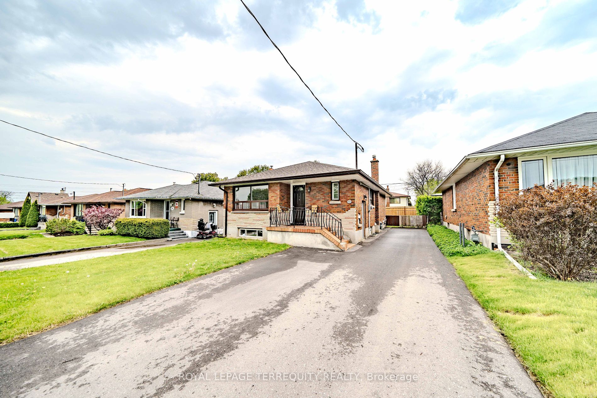 Detached house for sale at 493 Lowell Ave Oshawa Ontario