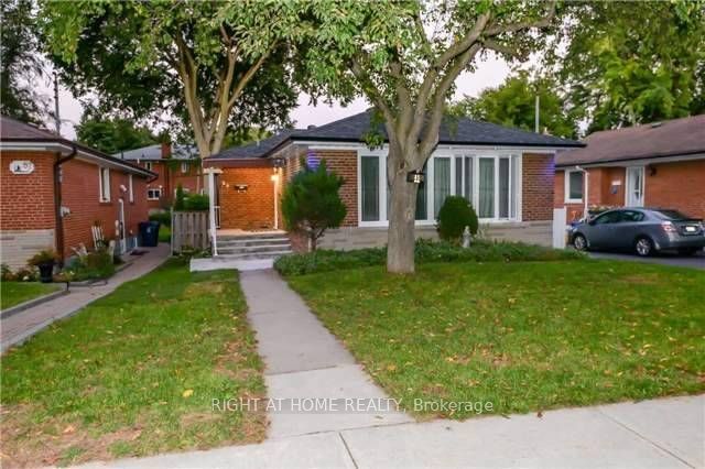 Detached house for sale at 85 Sedgemount Dr Toronto Ontario