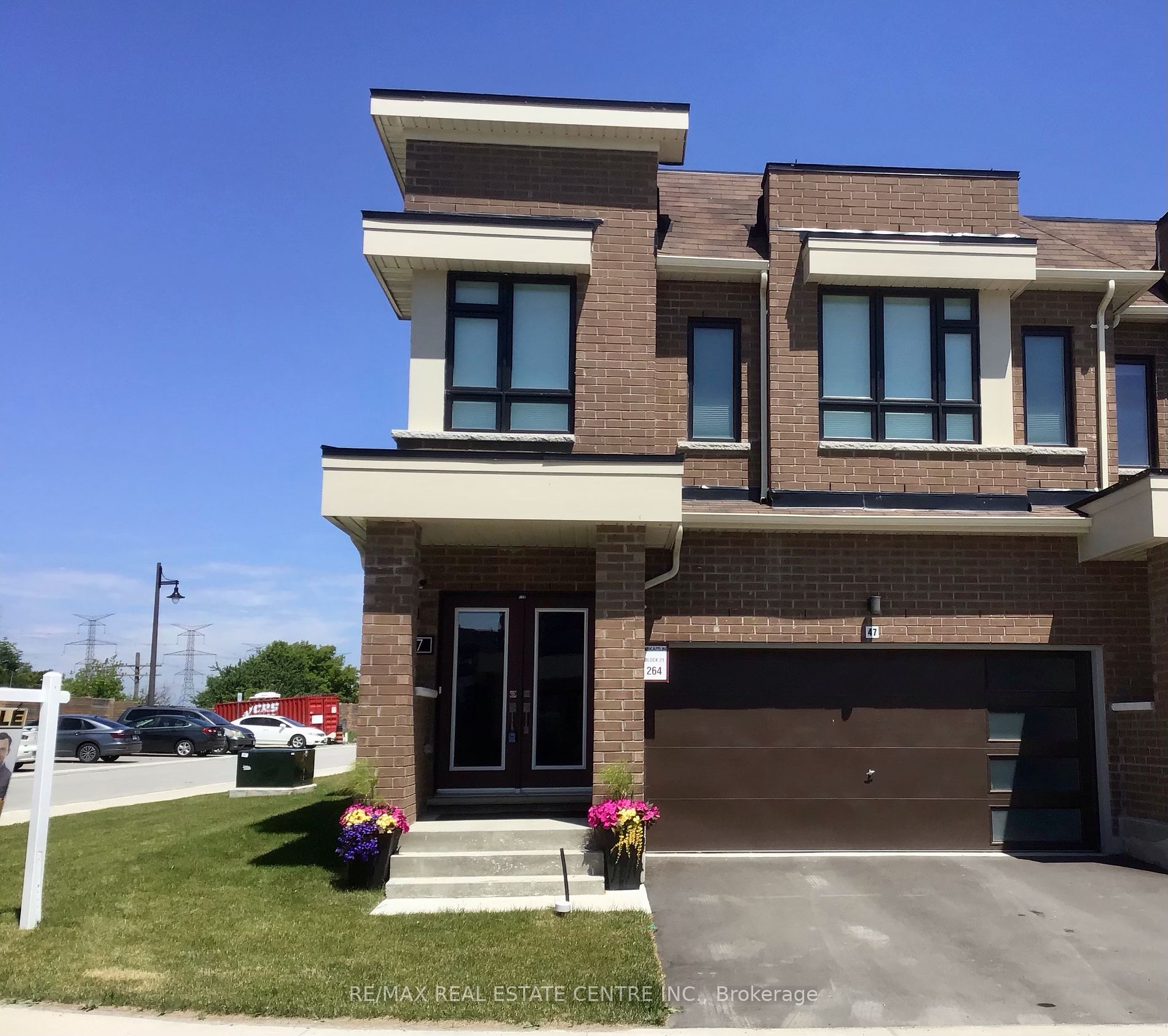 Att/Row/Twnhouse house for sale at 47 Caspian Sq Clarington Ontario