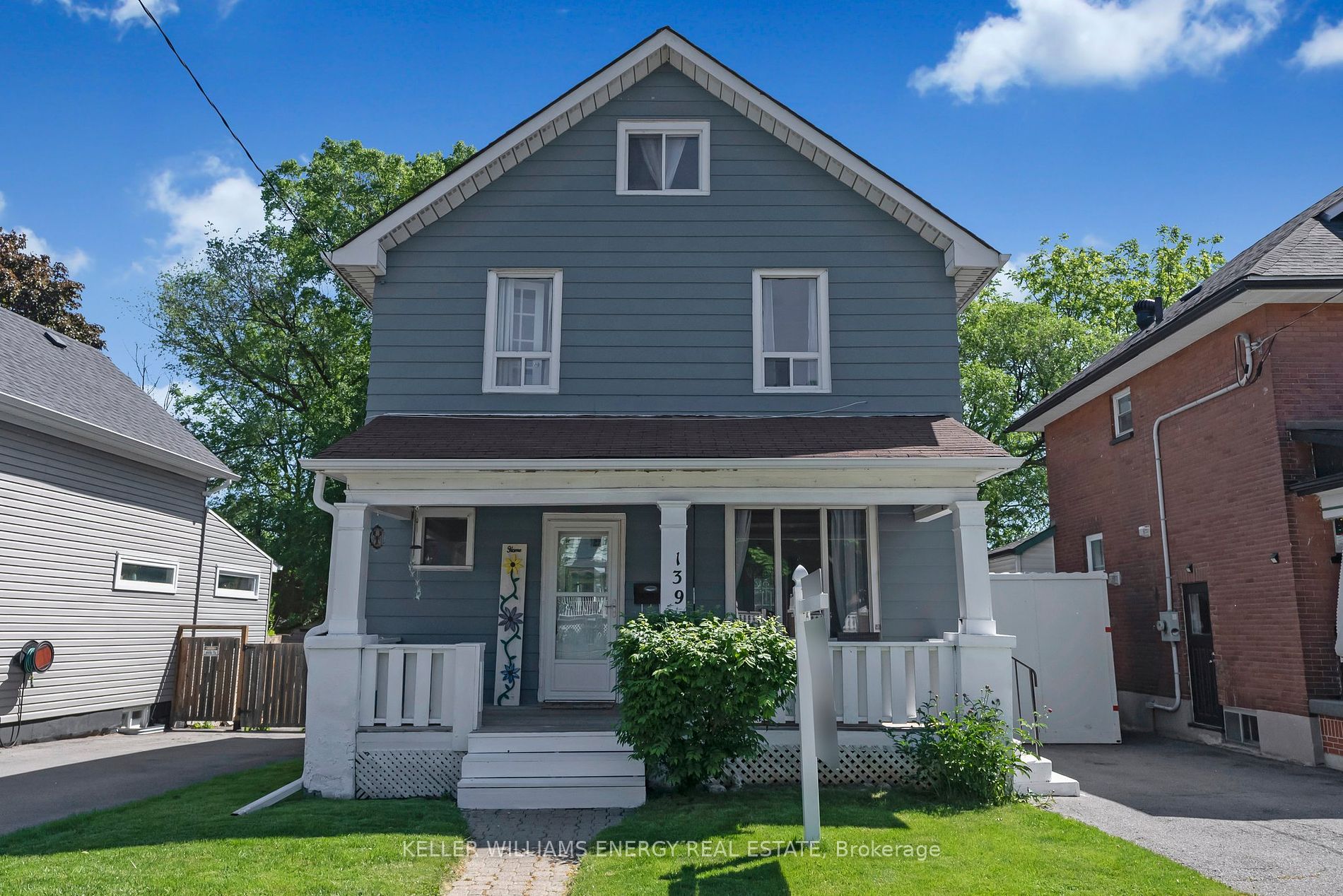 Detached house for sale at 139 Clarke St E Oshawa Ontario