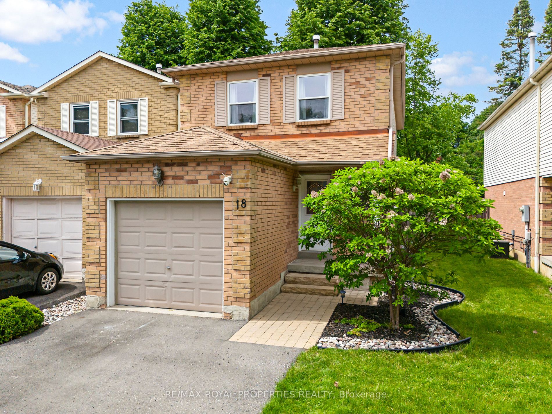 Detached house for sale at 18 Schilling Crt Whitby Ontario