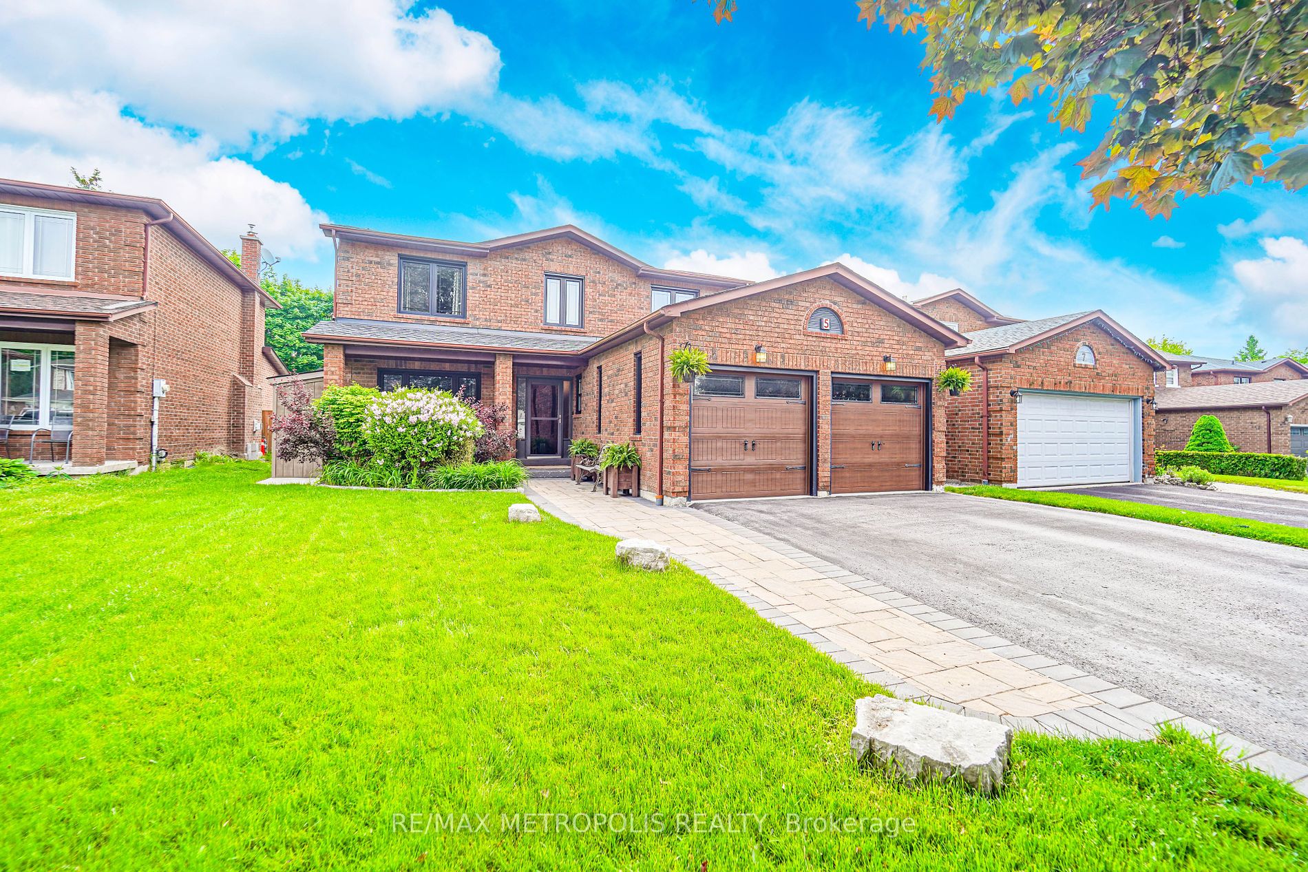 Detached house for sale at 5 Broughton Crt Whitby Ontario
