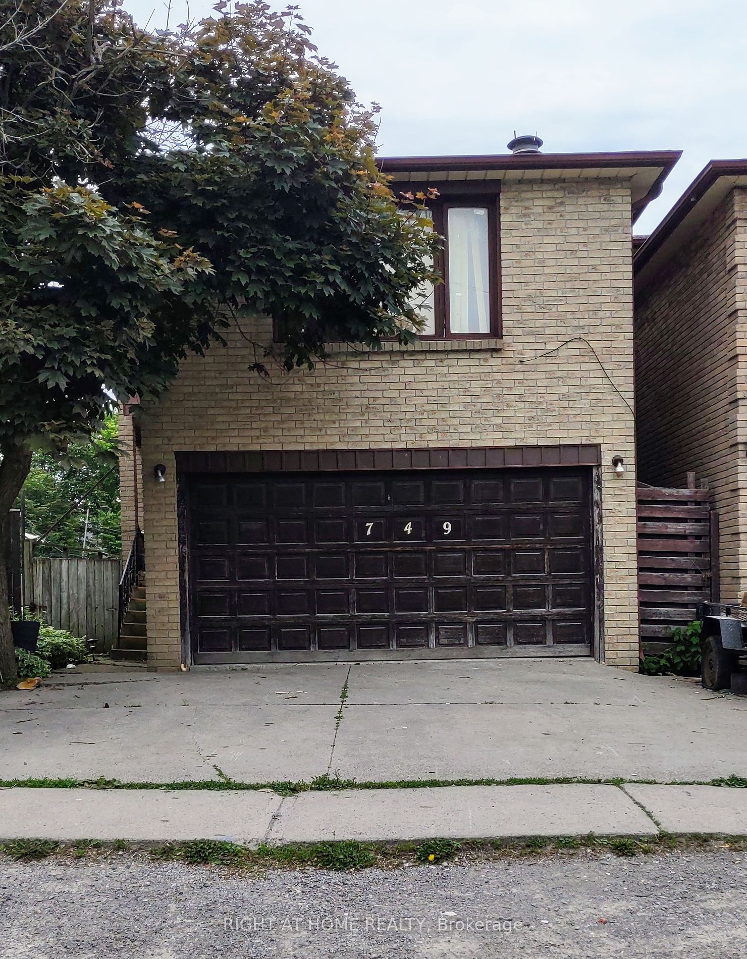 Duplex house for sale at 749 Cedar St Oshawa Ontario