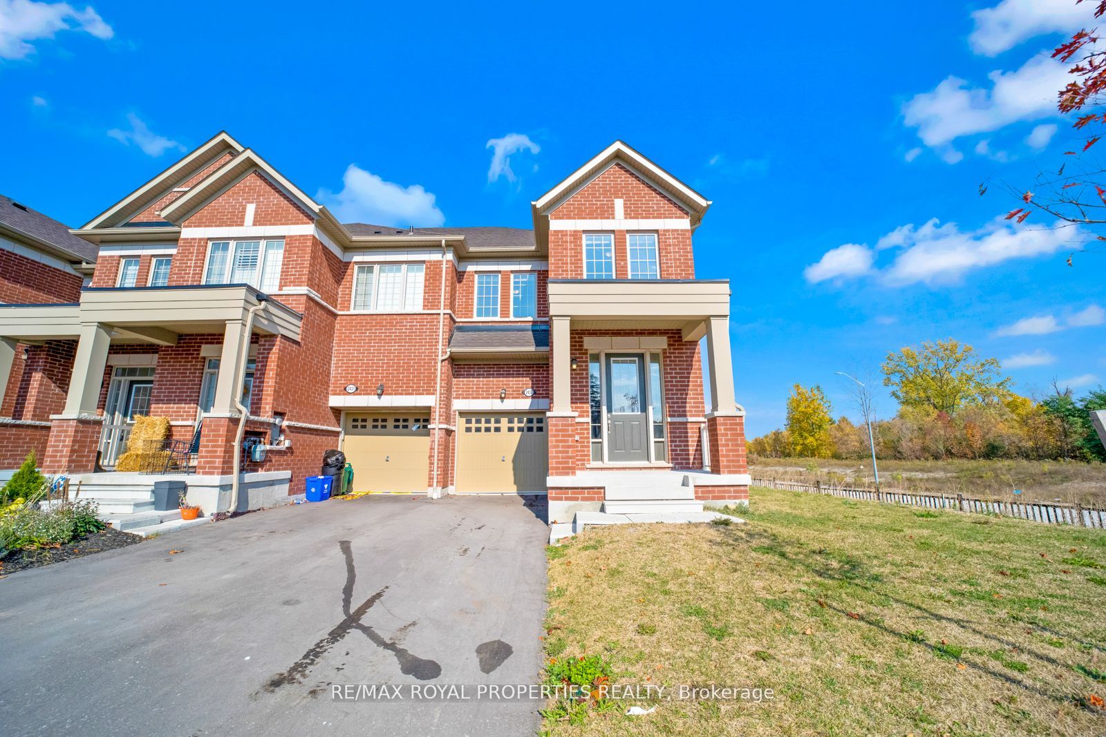 Att/Row/Twnhouse house for sale at 2433 Florentine Pl Pickering Ontario