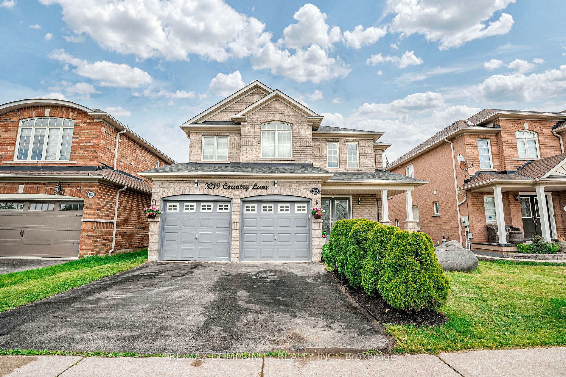 Detached house for sale at 3219 Country Lane Whitby Ontario