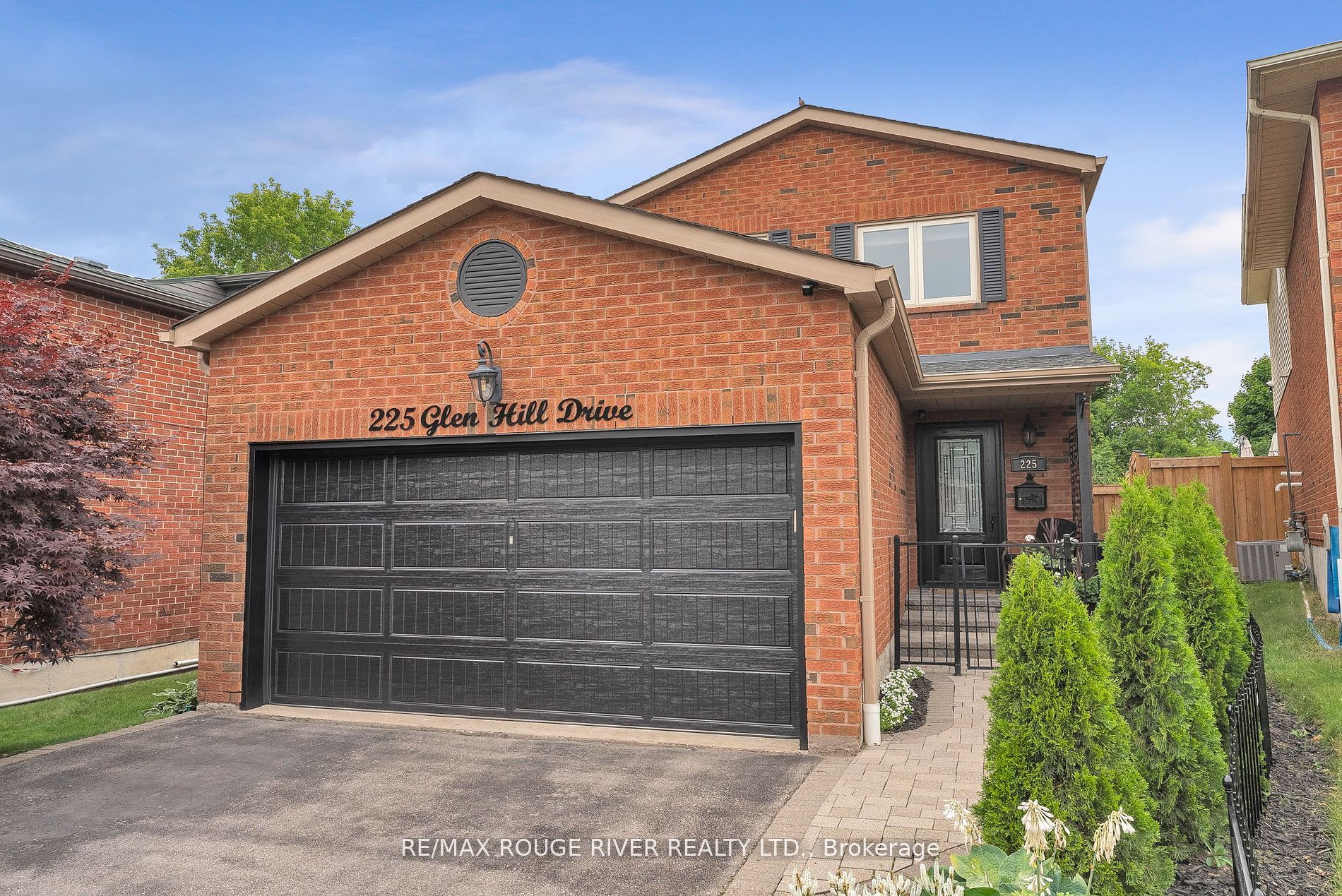 Detached house for sale at 225 Glen Hill Dr Whitby Ontario