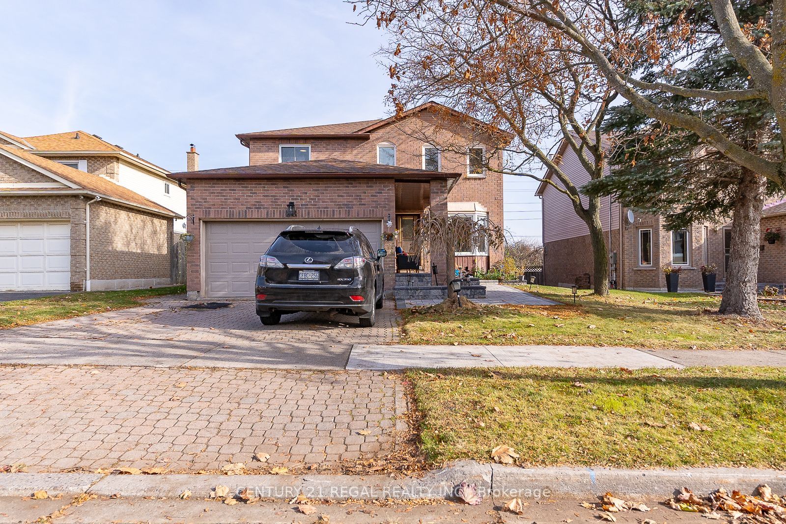 Detached house for sale at 28 Upland Dr Whitby Ontario