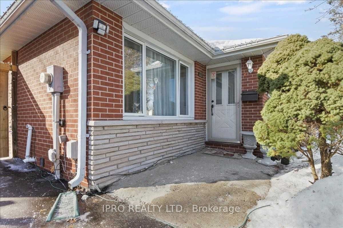 Semi-Detached house for sale at 290 Brighton Crt Oshawa Ontario