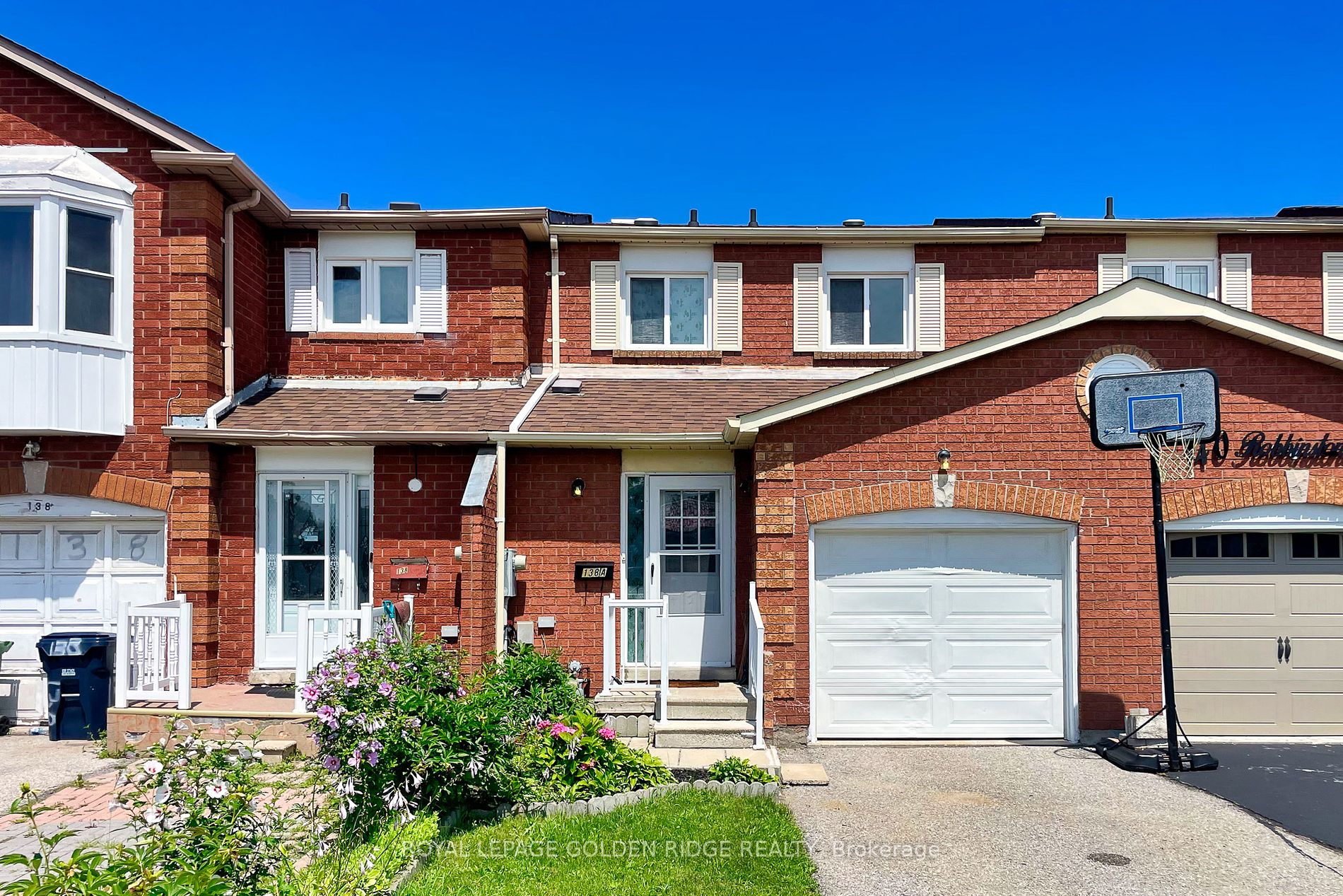 Att/Row/Twnhouse house for sale at 138A Robbinstone Dr Toronto Ontario