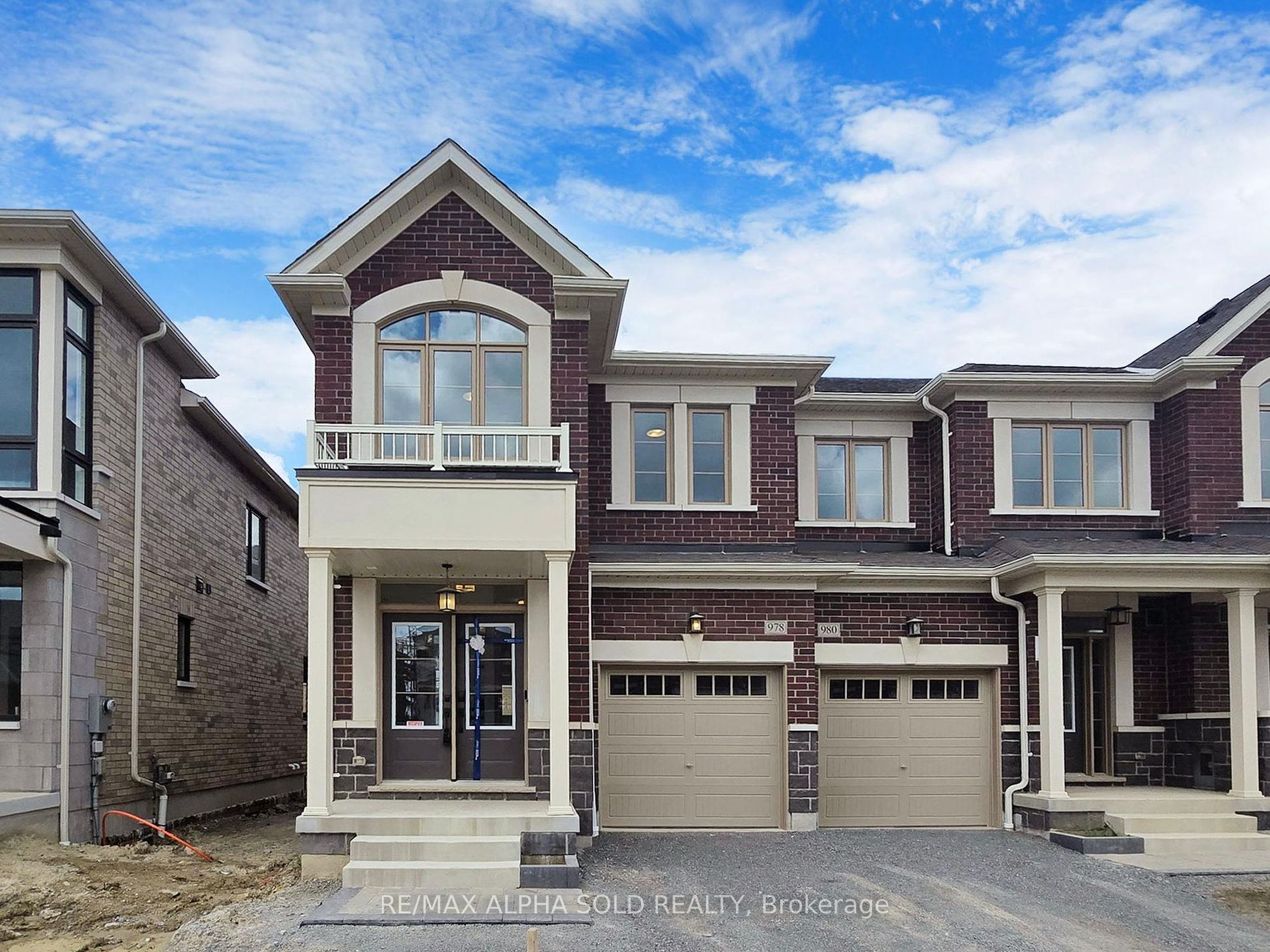 Att/Row/Twnhouse house for sale at 978 CrowsNest Hollow Ave Pickering Ontario